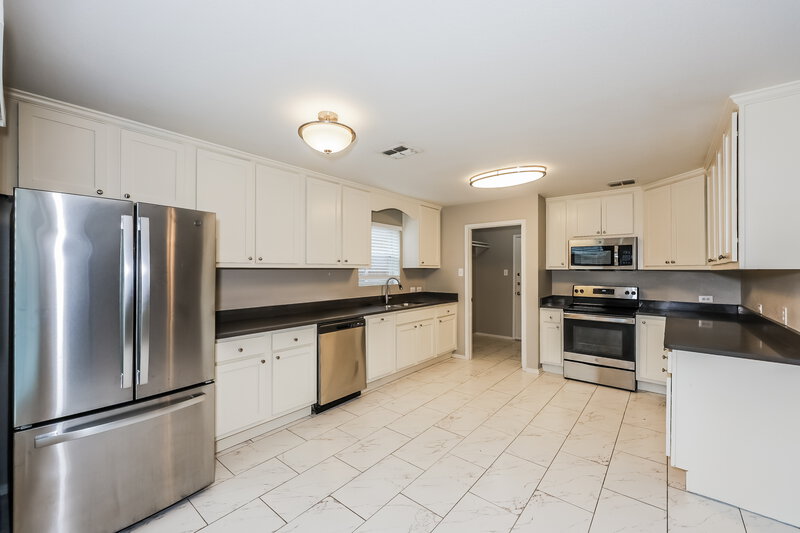 1,990/Mo, 6945 Meadow Way Ln Fort Worth, TX 76179 Kitchen View