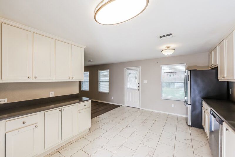 1,990/Mo, 6945 Meadow Way Ln Fort Worth, TX 76179 Kitchen View 2