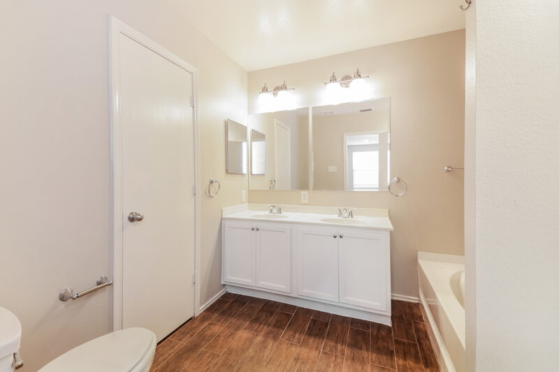 2,490/Mo, 2909 Misty Way Dr Wylie, TX 75098 Main Bathroom View