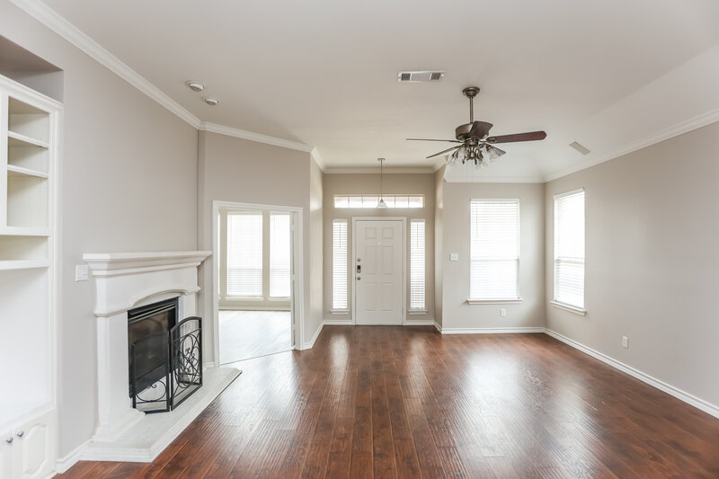 2,285/Mo, 4520 Chesapeake Bay Dr Fort Worth, TX 76123 Living Room View 2