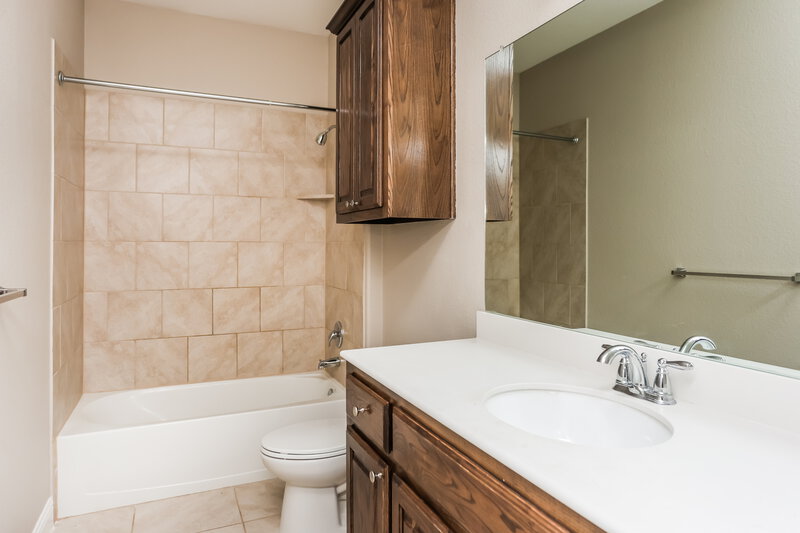 2,575/Mo, 580 England St Fate, TX 75189 Bathroom View