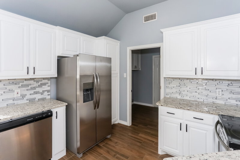 2,275/Mo, 809 Irene St Burleson, TX 76028 Kitchen View 2