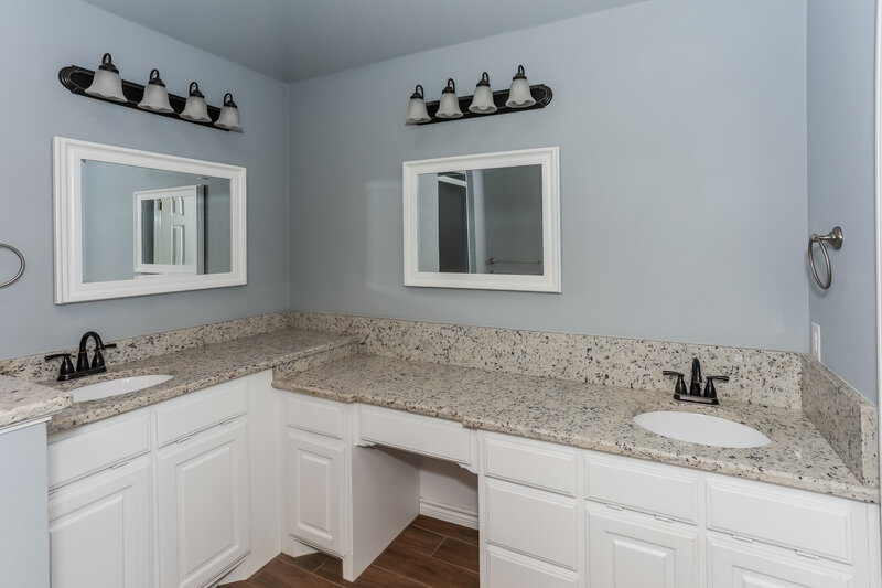 2,275/Mo, 809 Irene St Burleson, TX 76028 Main Bathroom View