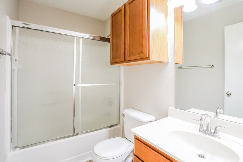 1,855/Mo, 307 Saddlebrook Dr Krum, TX 76249 Bathroom View