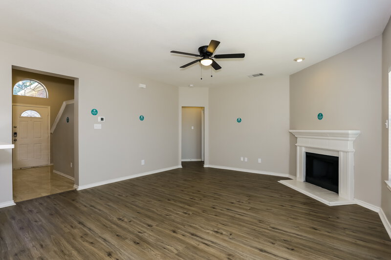 2,425/Mo, 106 Troy Ln Red Oak, TX 75154 Living Room View