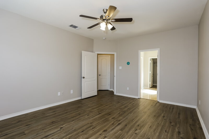 2,425/Mo, 106 Troy Ln Red Oak, TX 75154 Main Bedroom View