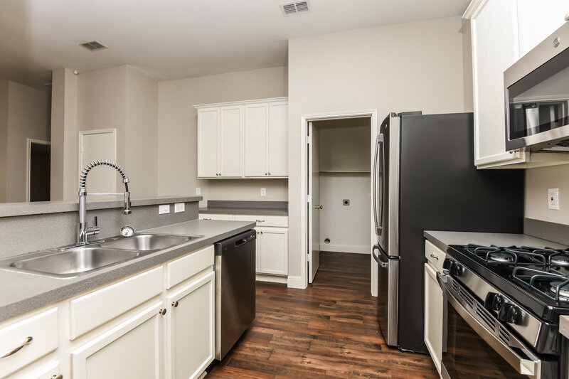2,670/Mo, 7606 Stanhope Ln Arlington, TX 76001 Kitchen View 3