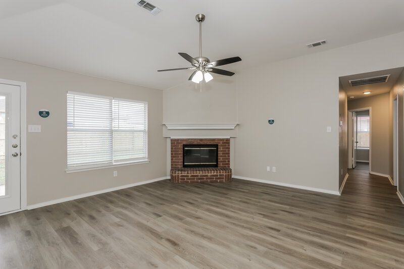 2,495/Mo, 828 Thorton Dr Cedar Hill, TX 75104 Living Room View
