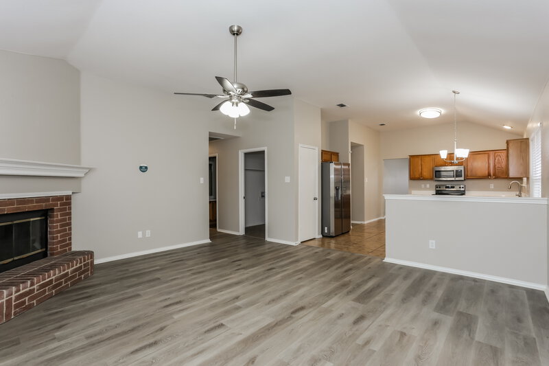 2,495/Mo, 828 Thorton Dr Cedar Hill, TX 75104 Living Room View 2