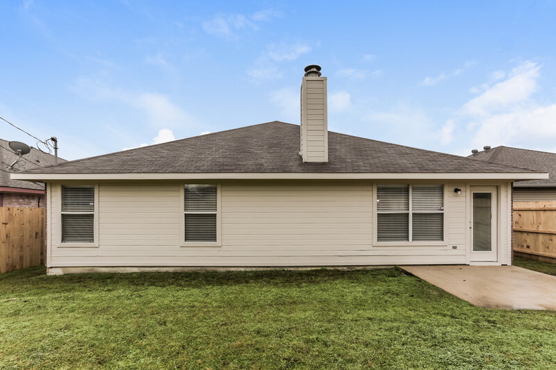 2,495/Mo, 828 Thorton Dr Cedar Hill, TX 75104 Rear View 2