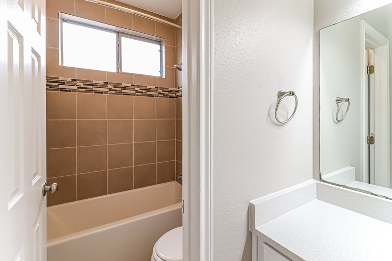 2,940/Mo, 258 Alden Dr Fort Worth, TX 76134 Main Bathroom View