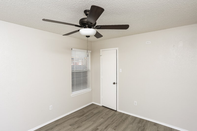 2,420/Mo, 8708 Lake Meadows Ln Hurst, TX 76053 Bedroom View 3