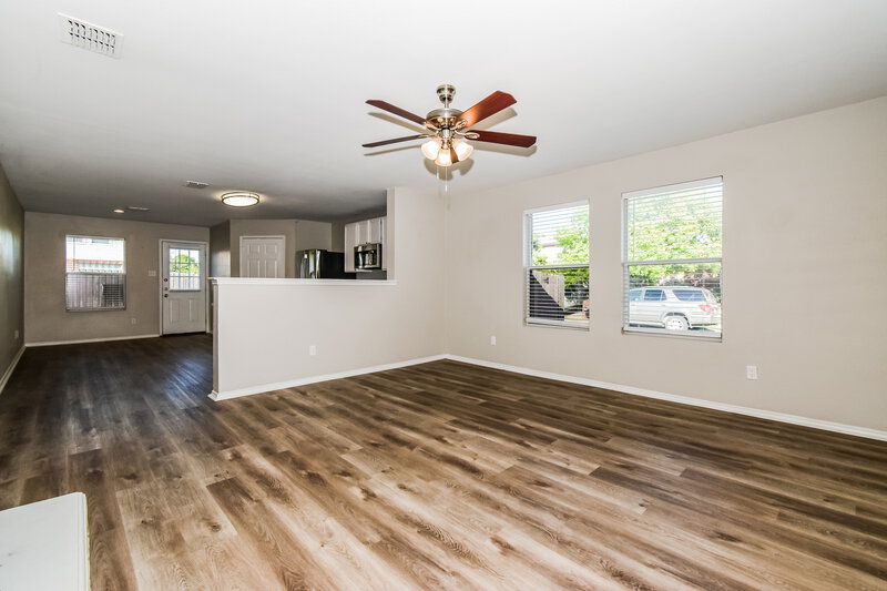 2,050/Mo, 1100 Caroline Dr Princeton, TX 75407 Living Room View 2