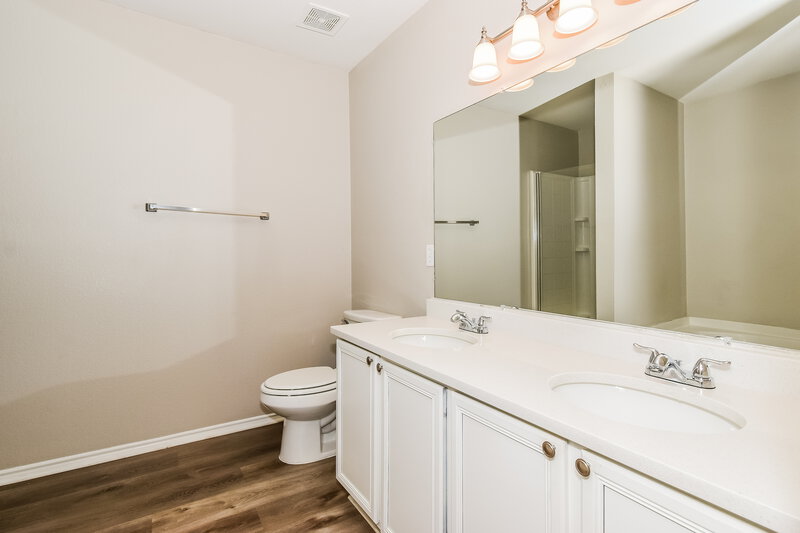 2,050/Mo, 1100 Caroline Dr Princeton, TX 75407 Main Bathroom View 2