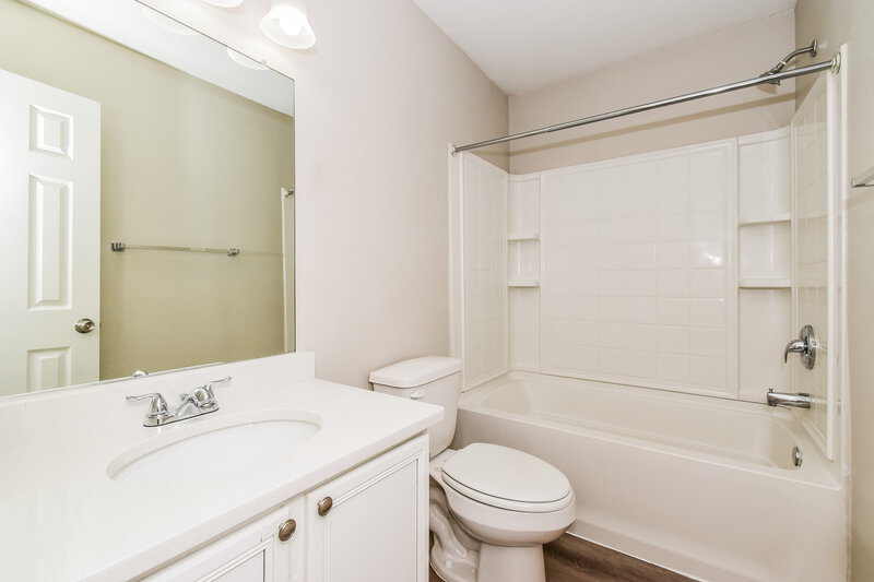 2,050/Mo, 1100 Caroline Dr Princeton, TX 75407 Bathroom View