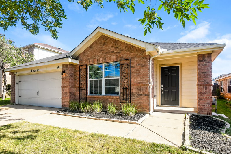 1,940/Mo, 420 Pineview Ln Fort Worth, TX 76140 External View