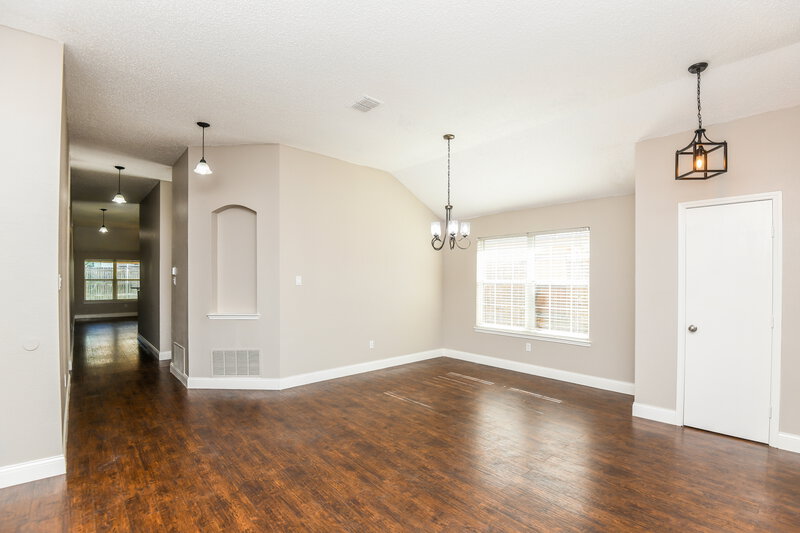 1,940/Mo, 420 Pineview Ln Fort Worth, TX 76140 Dining Room View 2