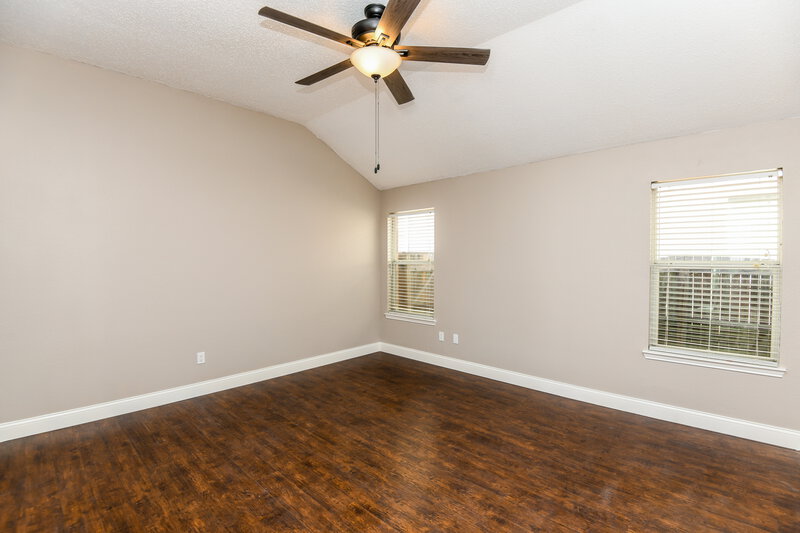 1,940/Mo, 420 Pineview Ln Fort Worth, TX 76140 Main Bedroom View