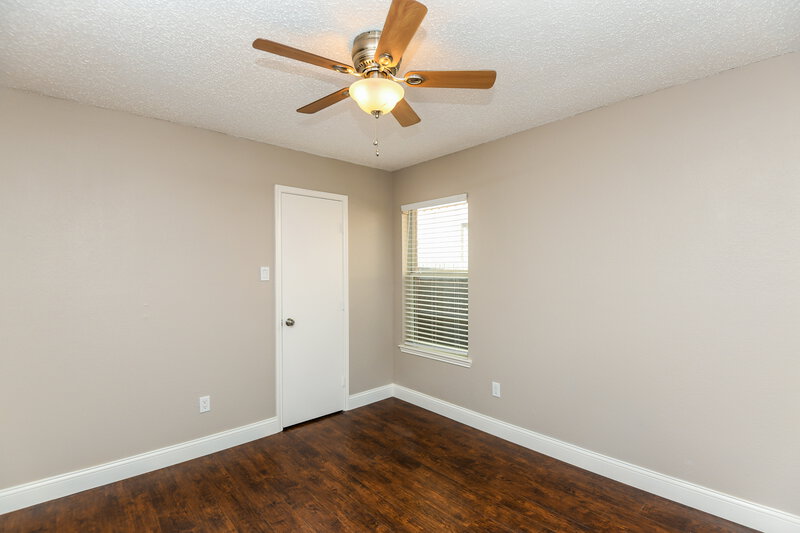 1,940/Mo, 420 Pineview Ln Fort Worth, TX 76140 Bedroom View