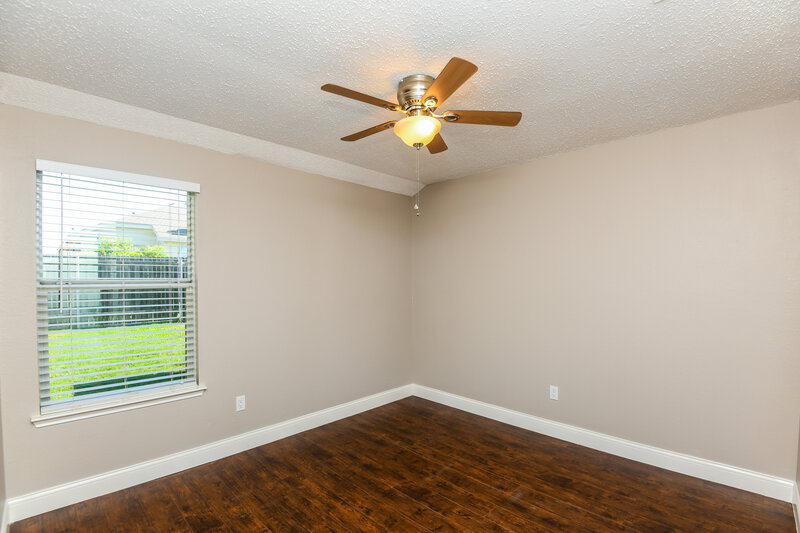 1,940/Mo, 420 Pineview Ln Fort Worth, TX 76140 Bedroom View 3