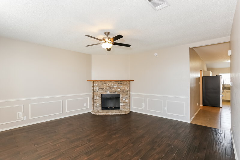 2,275/Mo, 6404 Nicole Way Arlington, TX 76002 Living Room View 2
