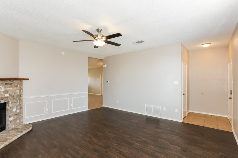 2,275/Mo, 6404 Nicole Way Arlington, TX 76002 Living Room View 3