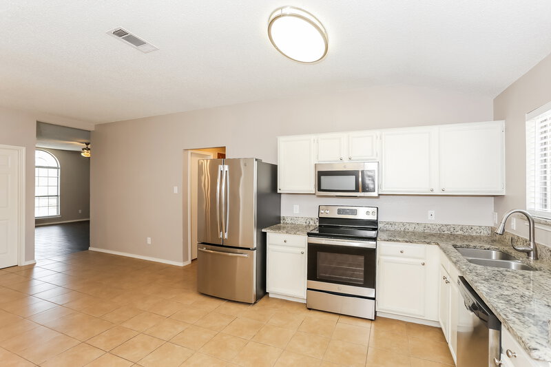 2,275/Mo, 6404 Nicole Way Arlington, TX 76002 Kitchen View 2