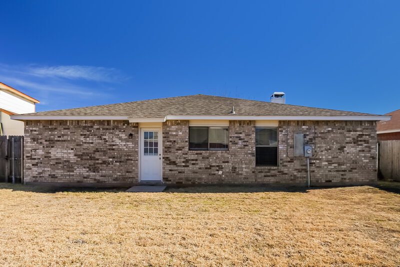 2,275/Mo, 6404 Nicole Way Arlington, TX 76002 Rear View