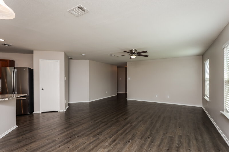 2,510/Mo, 516 Tunnel St Cedar Hill, TX 75104 Living Room View 2