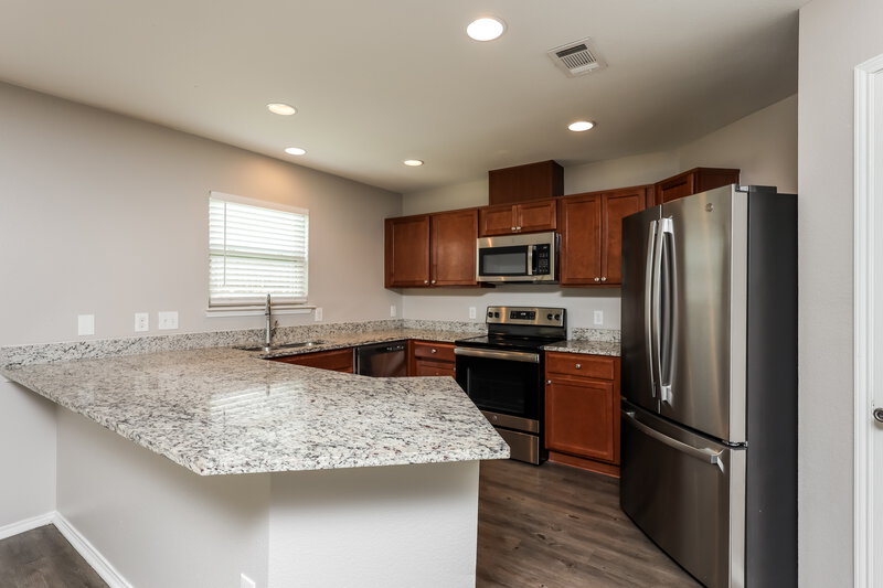 2,510/Mo, 516 Tunnel St Cedar Hill, TX 75104 Kitchen View