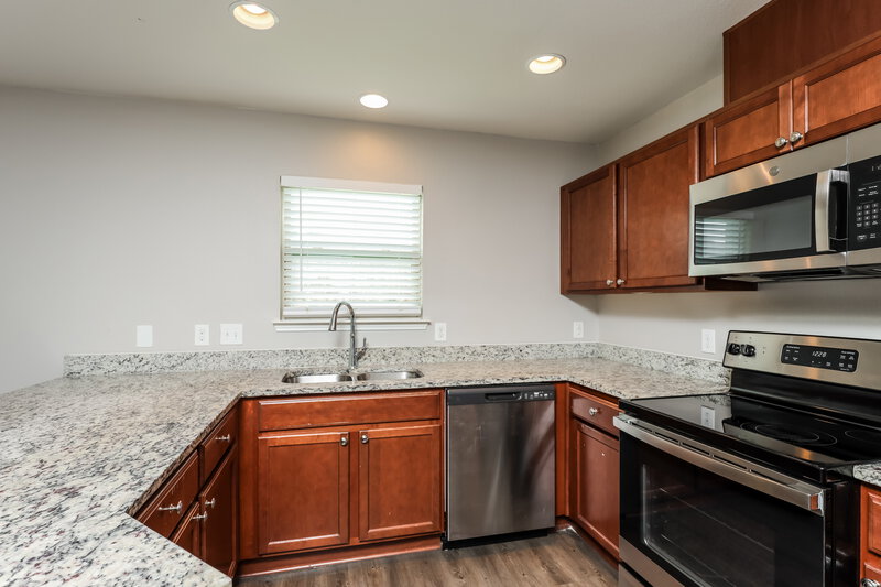 2,510/Mo, 516 Tunnel St Cedar Hill, TX 75104 Kitchen View 2