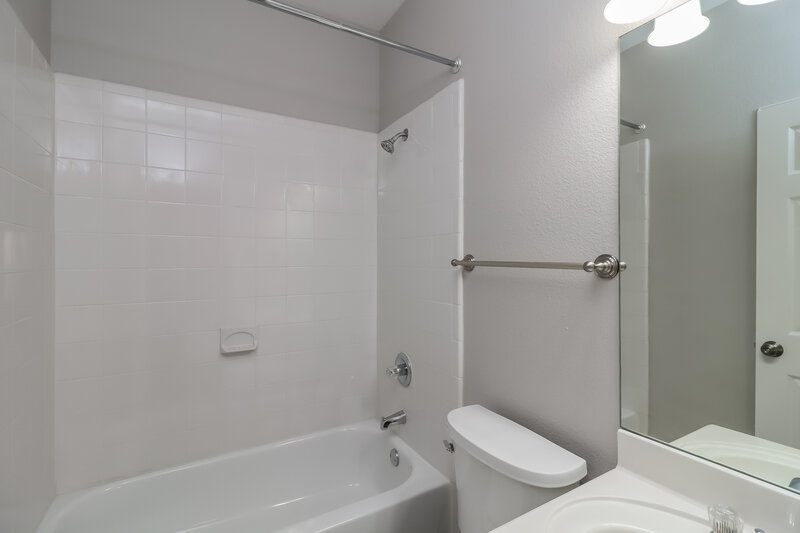 2,750/Mo, 5102 Clarksburg Ct Arlington, TX 76017 Bathroom View