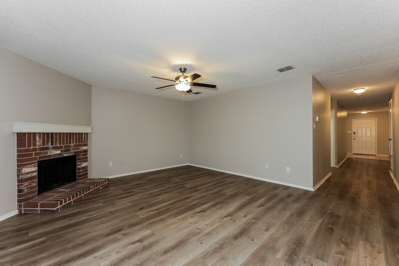 1,770/Mo, 1625 Creekridge Ct Rockwall, TX 75032 Living Room View 2