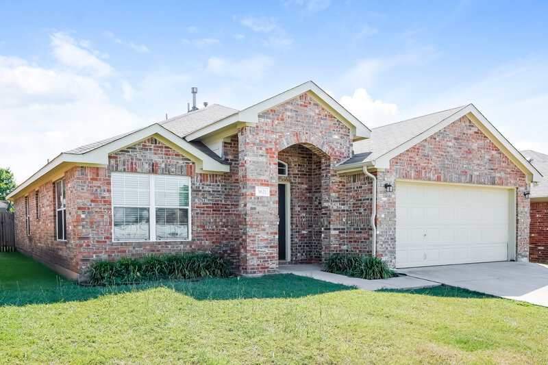 2,005/Mo, 3621 Renzel Blvd Fort Worth, TX 76116 Front View