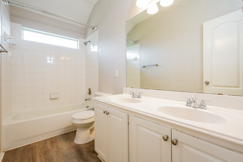 2,005/Mo, 3621 Renzel Blvd Fort Worth, TX 76116 Bathroom View