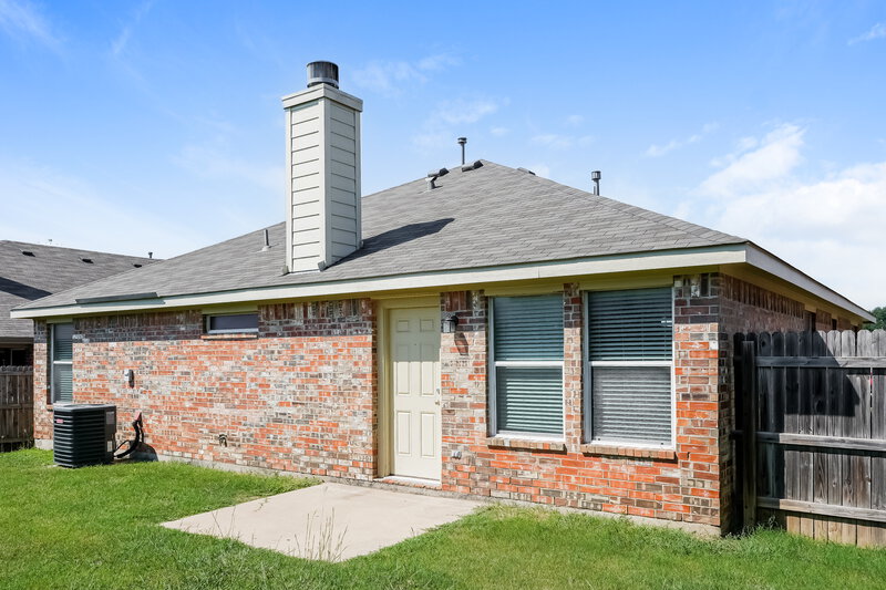 2,005/Mo, 3621 Renzel Blvd Fort Worth, TX 76116 Rear View