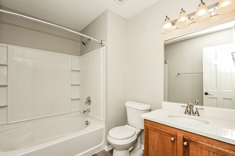 1,945/Mo, 1732 Rialto Way Fort Worth, TX 76247 Main Bathroom View
