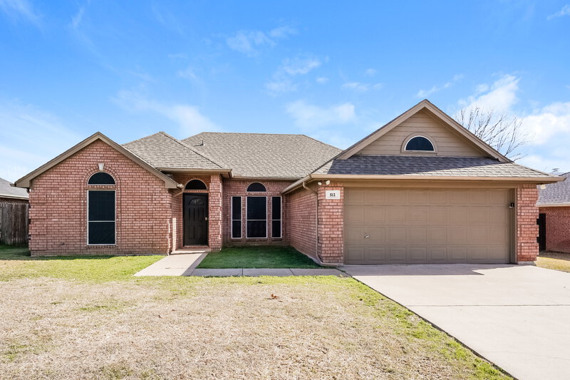 2,015/Mo, 512 Arbor Ln Burleson, TX 76028 External View