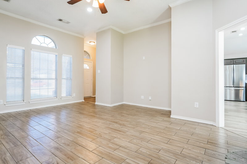 2,015/Mo, 512 Arbor Ln Burleson, TX 76028 Living Room View 2