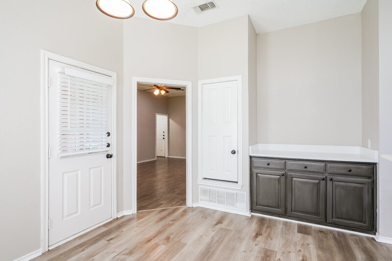 2,015/Mo, 512 Arbor Ln Burleson, TX 76028 Living Room View 3