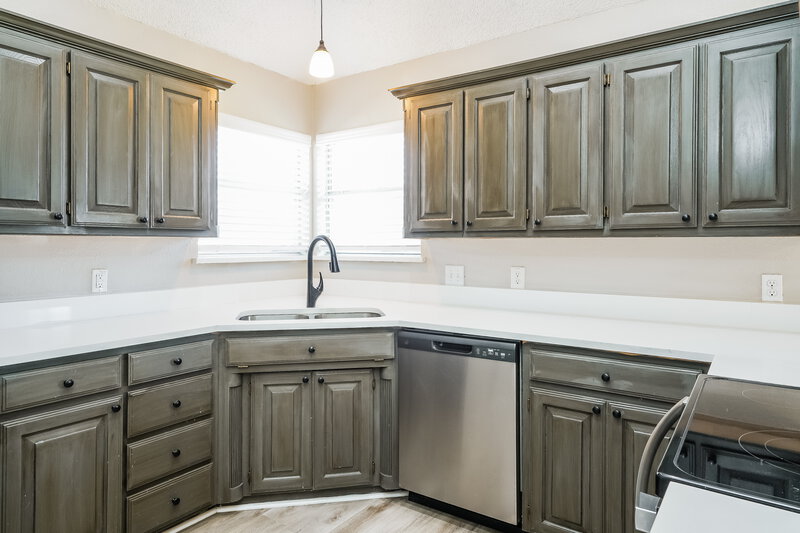 2,015/Mo, 512 Arbor Ln Burleson, TX 76028 Kitchen View