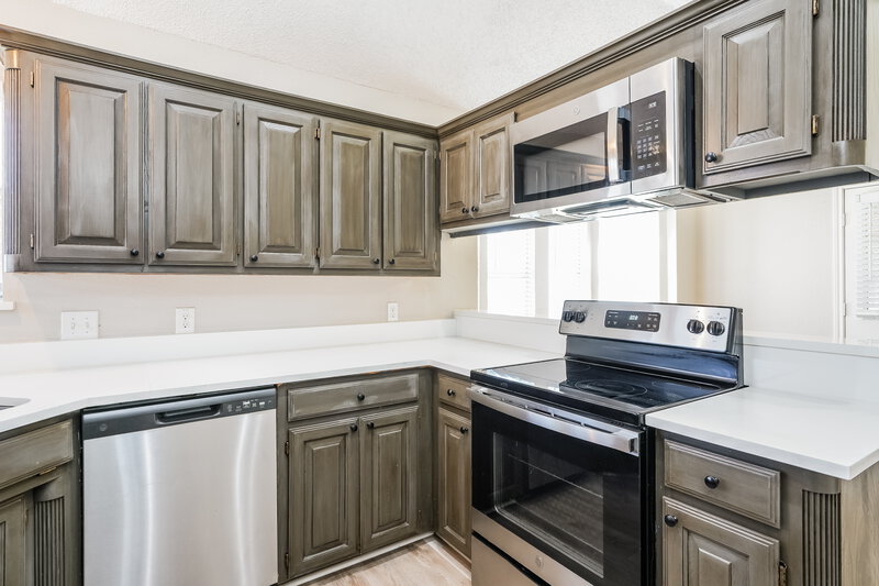 2,015/Mo, 512 Arbor Ln Burleson, TX 76028 Kitchen View 2