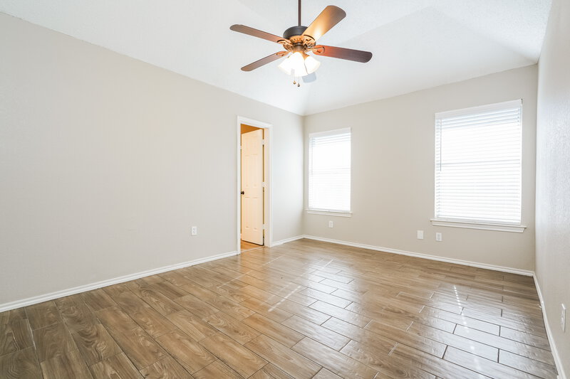 2,015/Mo, 512 Arbor Ln Burleson, TX 76028 Main Bedroom View