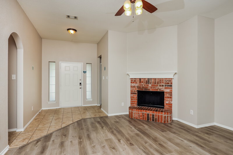 2,165/Mo, 220 McKamy Blvd Denton, TX 76207 Living Room View 2