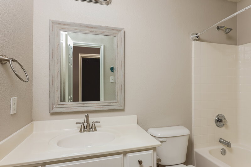 2,165/Mo, 220 McKamy Blvd Denton, TX 76207 Bathroom View