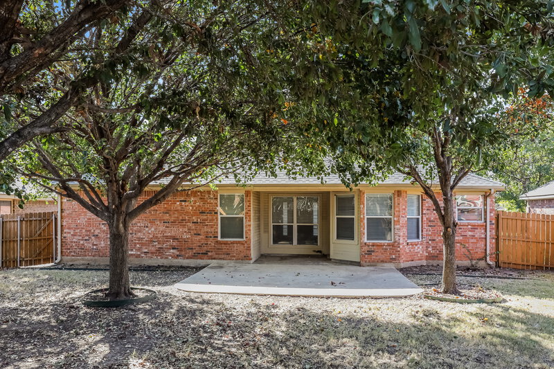 2,165/Mo, 220 McKamy Blvd Denton, TX 76207 Rear View