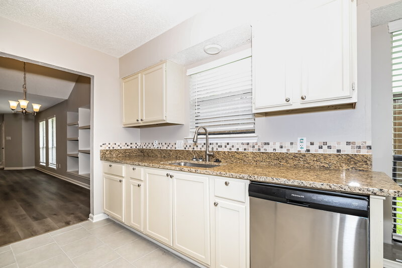 2,330/Mo, 2601 Thistle Ln Rowlett, TX 75089 Kitchen View 2