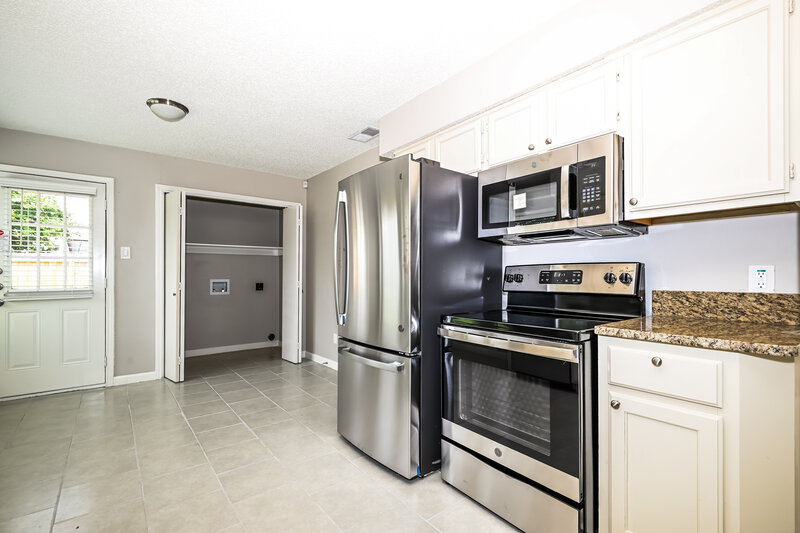 2,330/Mo, 2601 Thistle Ln Rowlett, TX 75089 Kitchen View 3