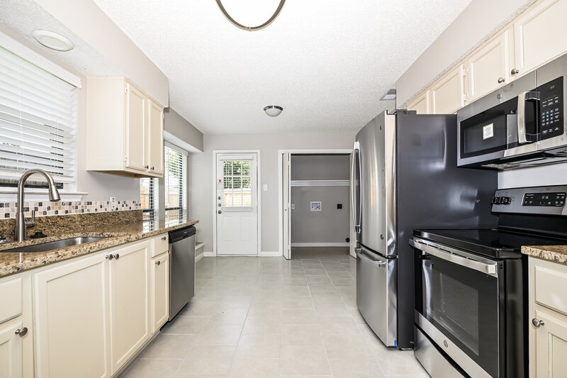 2,330/Mo, 2601 Thistle Ln Rowlett, TX 75089 Kitchen View 4