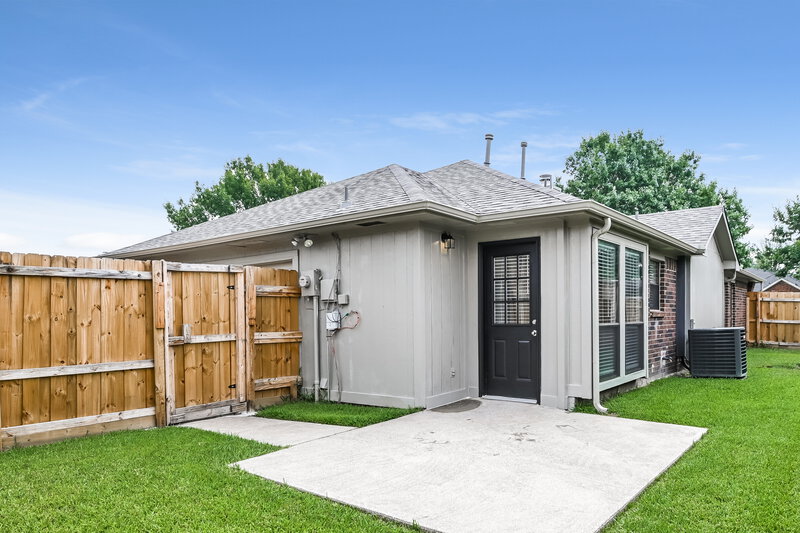 2,330/Mo, 2601 Thistle Ln Rowlett, TX 75089 Rear View